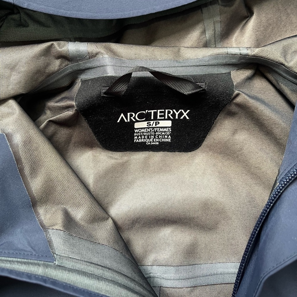 Arc’teryx Codetta Rain Shell Jacket (Navy) - Picture 6 of 10